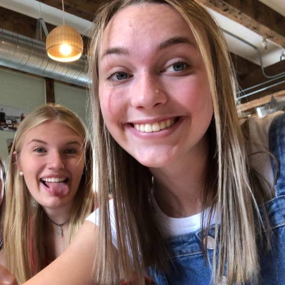 Meet your Posher, Moira - Picture 1 of 1